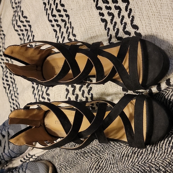 Women's black strappy sandals - Picture 1 of 2